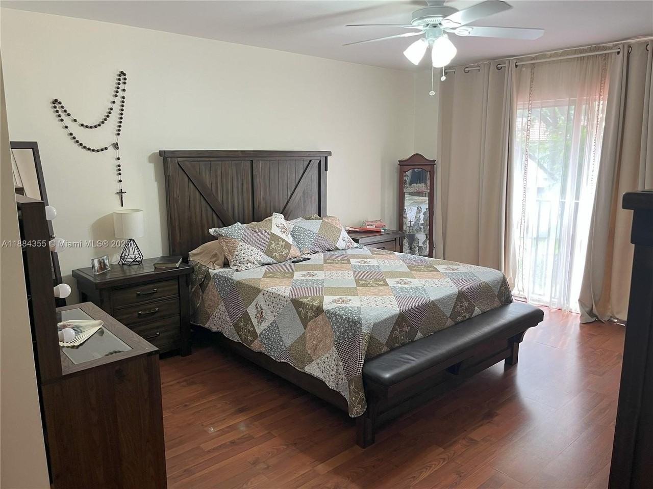 10270 Nw 46th St - Photo 3 of 34