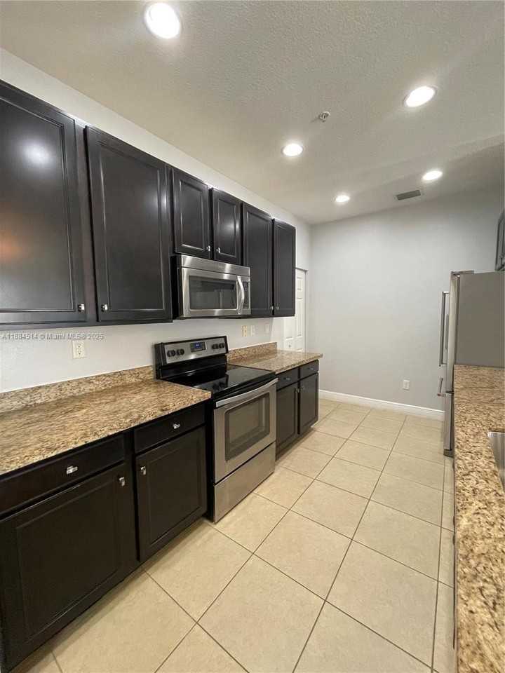 974 Sw 147th Ave #2601 - Photo 3 of 39