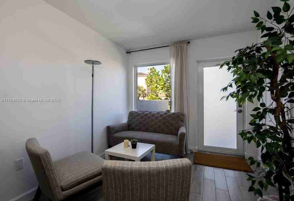 2800 Sw 4th St #A - Photo 2 of 17