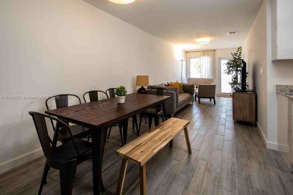 2800 Sw 4th St #A - Photo 6 of 17