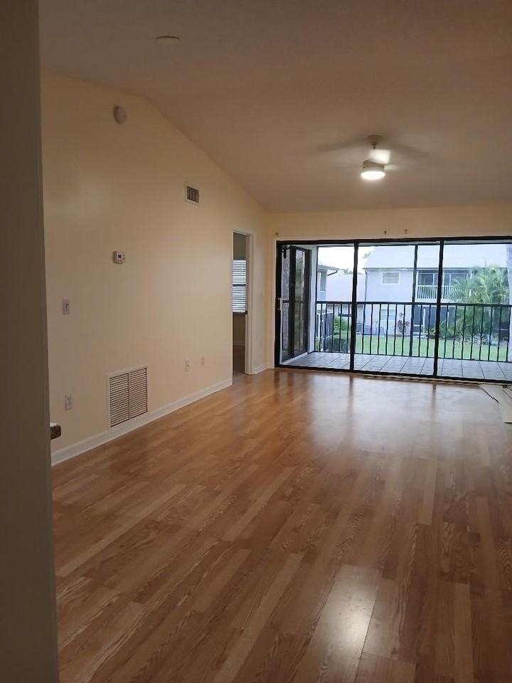 5787 Summer Side Ln #4B - Photo 3 of 21