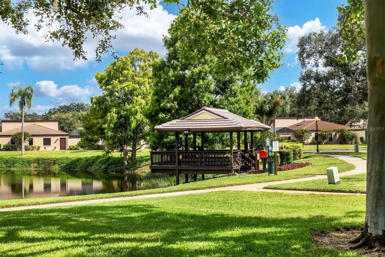 3638 Glen Oaks Manor Dr - Photo 4 of 43