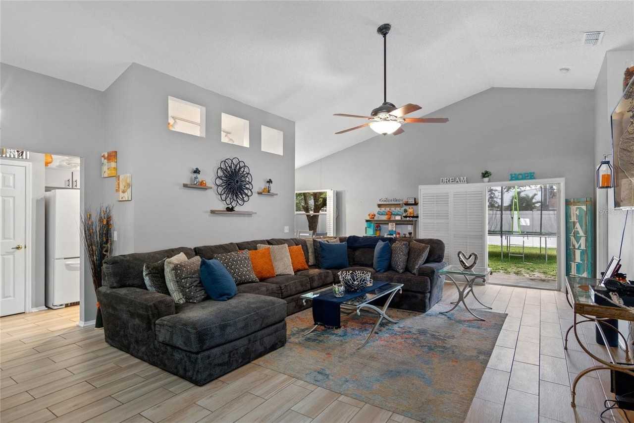 541 Heather Glen Dr - Photo 4 of 22