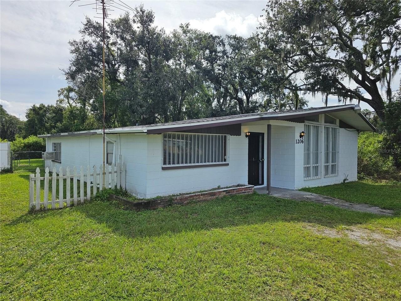 1206 S Wabash Ave - Photo 2 of 22