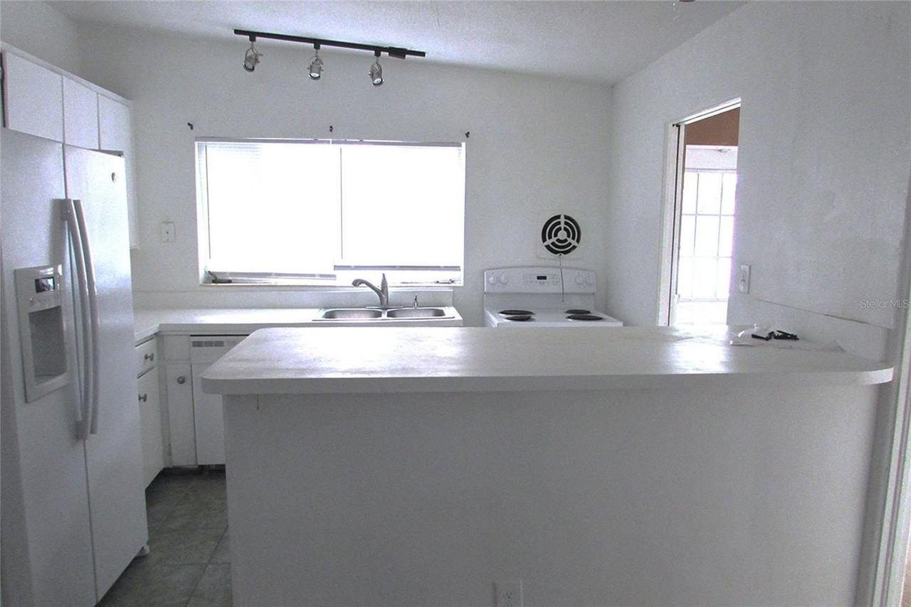 550 Hartley Pl - Photo 4 of 14