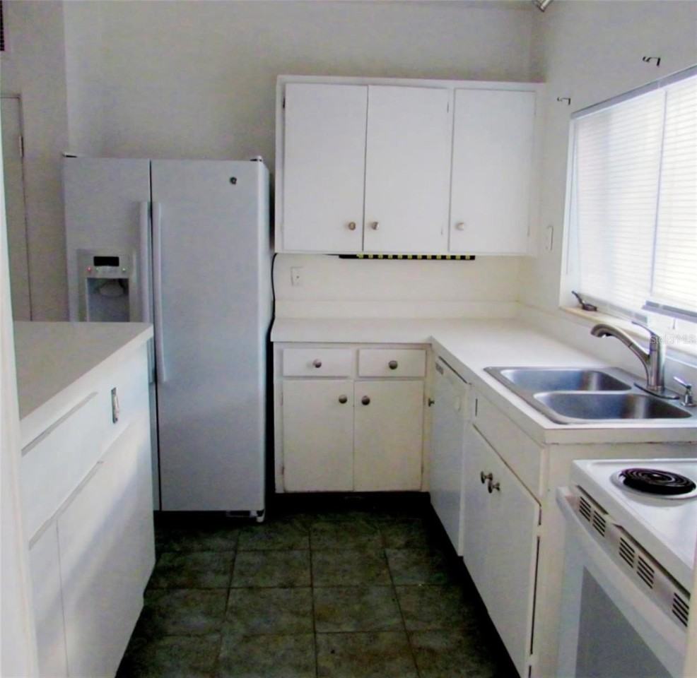 550 Hartley Pl - Photo 5 of 14