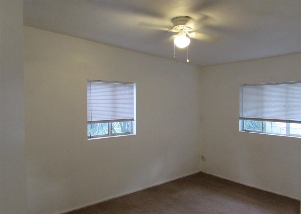 550 Hartley Pl - Photo 7 of 14