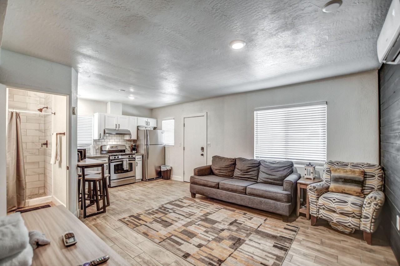 E Alder Ave - Photo 3 of 6