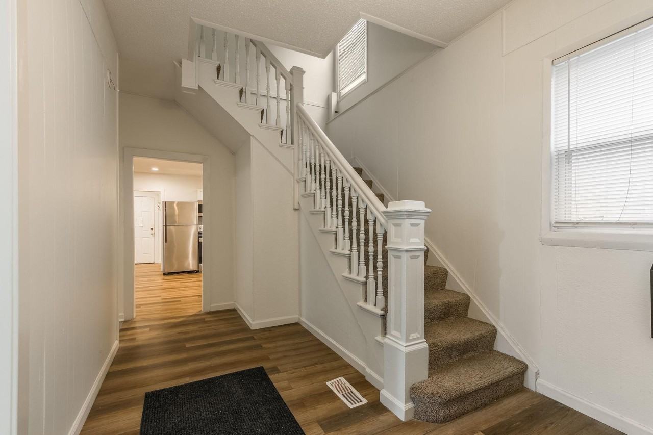 Askew Ave - Photo 3 of 6