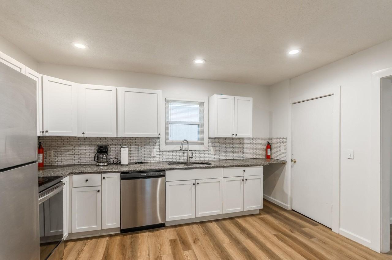 Askew Ave - Photo 4 of 6