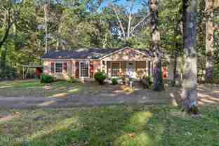 211 Lakeview Dr - Photo 1 of 1