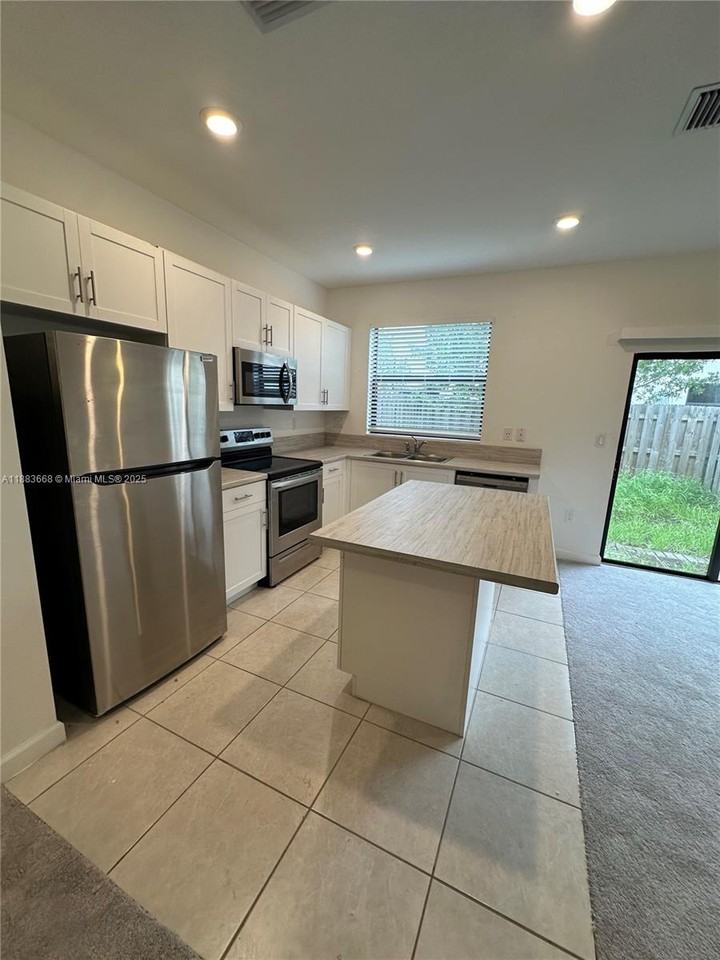 Ne 3rd Pl - Photo 2 of 8