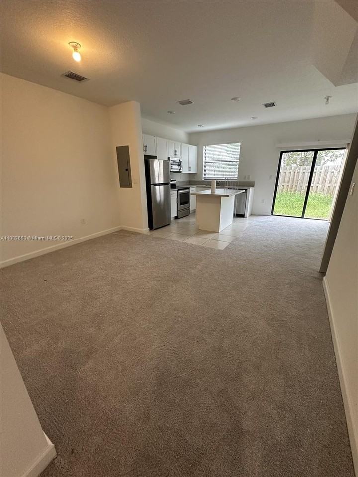 Ne 3rd Pl - Photo 4 of 8