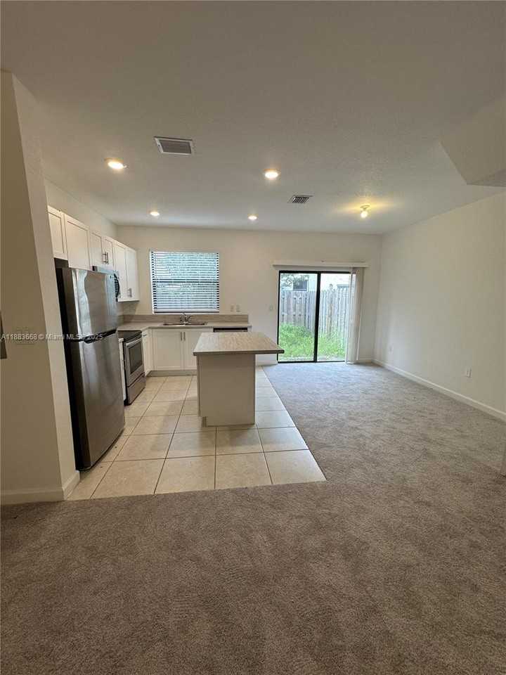 Ne 3rd Pl - Photo 5 of 8