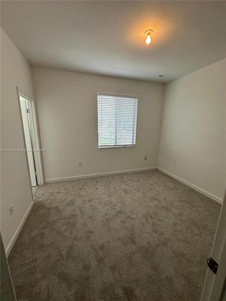 Ne 3rd Pl - Photo 7 of 8