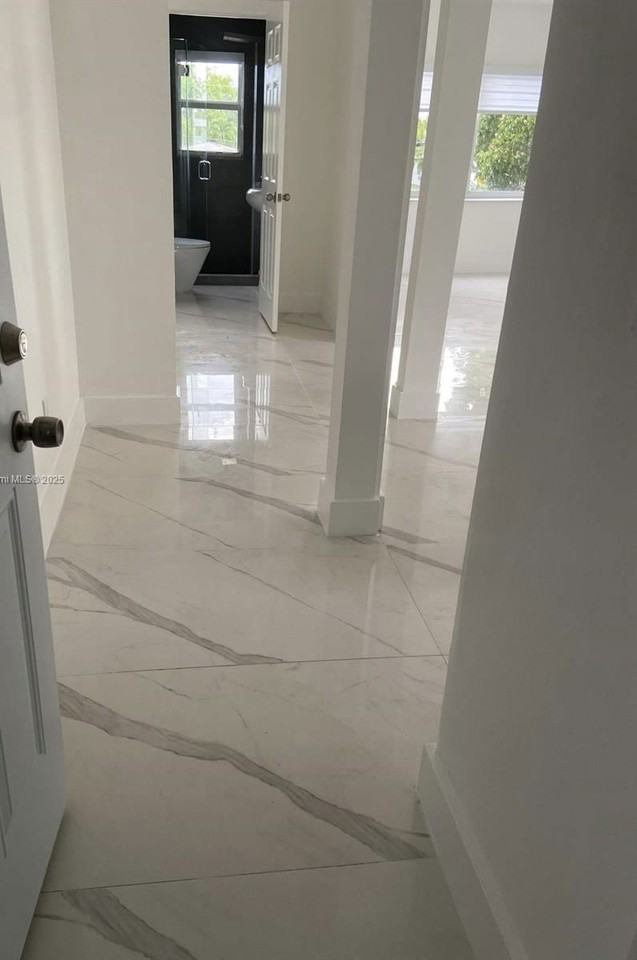 1005 South 17th Avenue - Photo 2 of 8