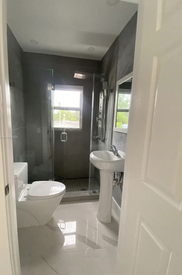 1005 South 17th Avenue - Photo 6 of 8