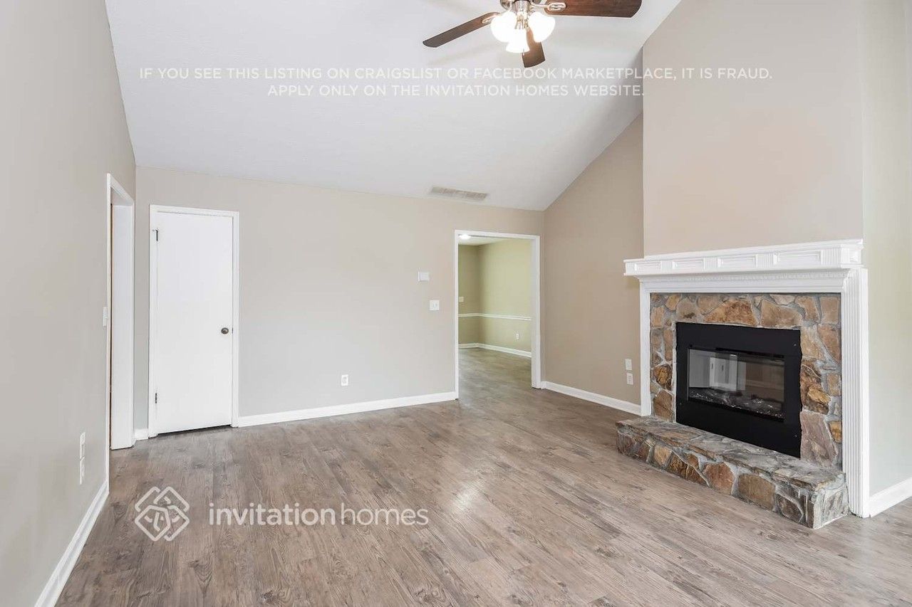 5252 Station Cir - Photo 3 of 17