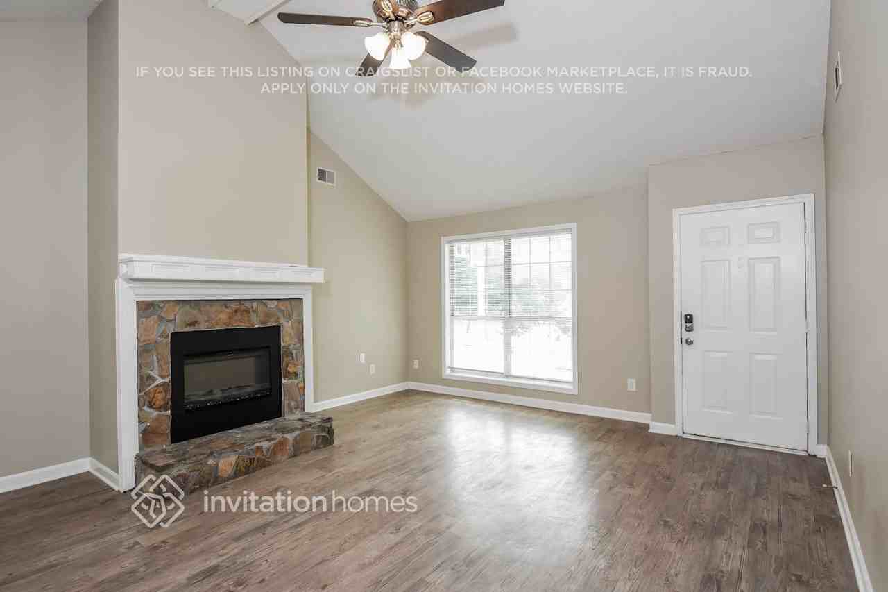 5252 Station Cir - Photo 4 of 17