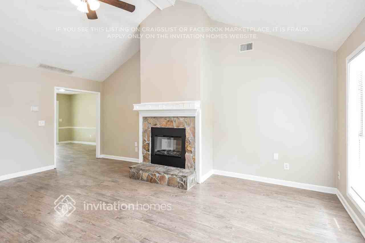 5252 Station Cir - Photo 5 of 17