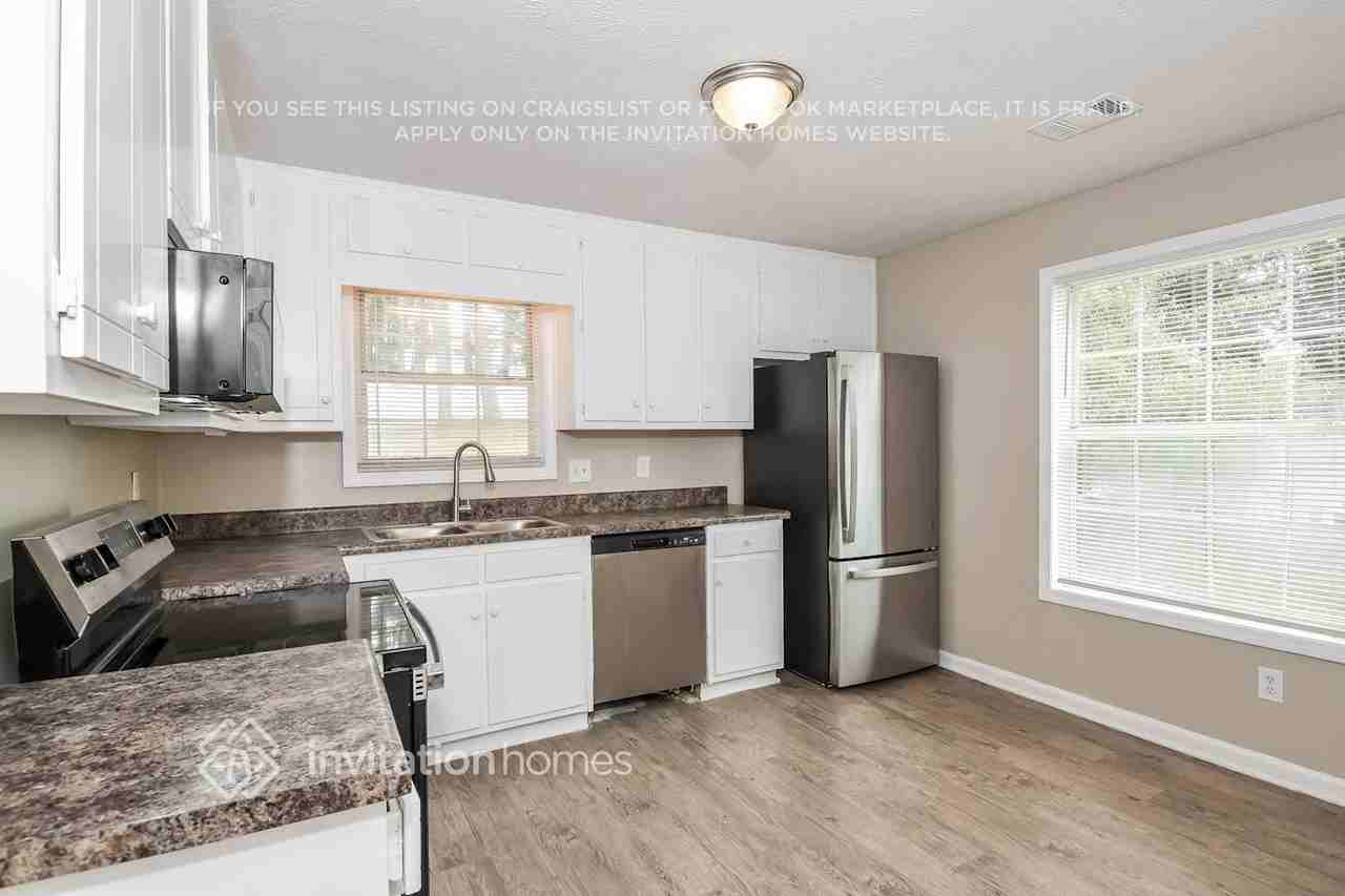 5252 Station Cir - Photo 6 of 17
