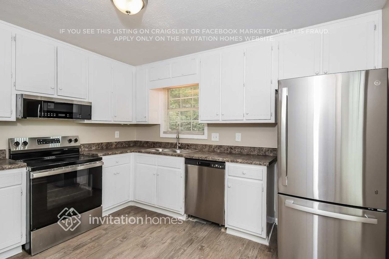 5252 Station Cir - Photo 7 of 17