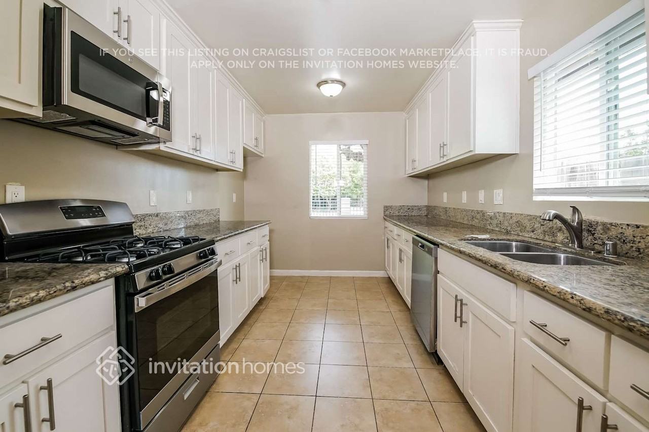 7823 Louise Ave - Photo 7 of 18