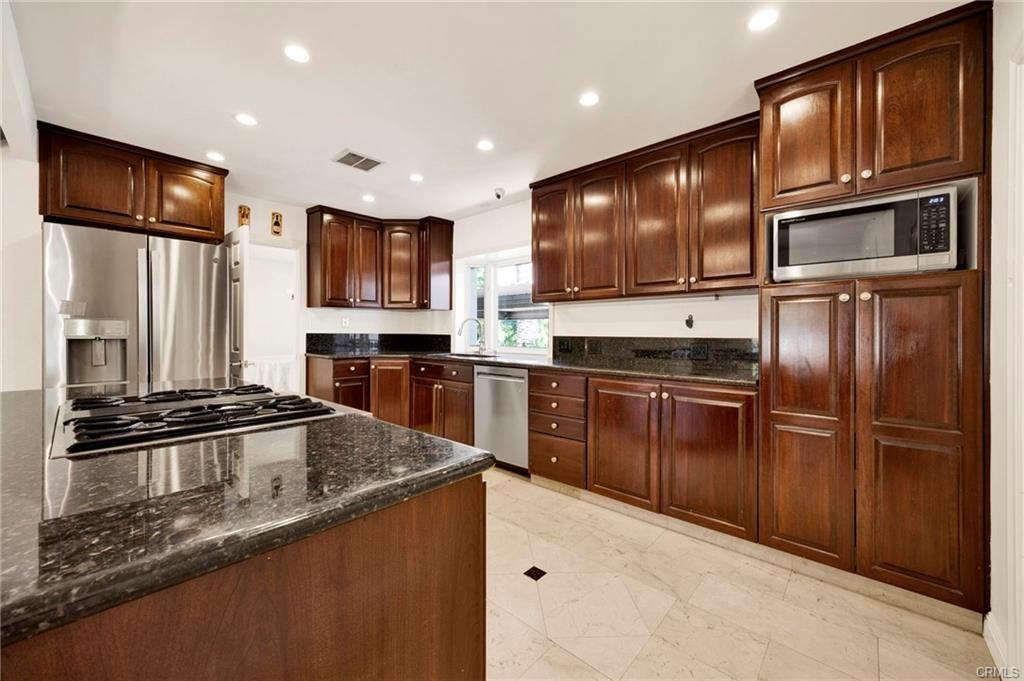 18930 Wells Dr - Photo 2 of 8