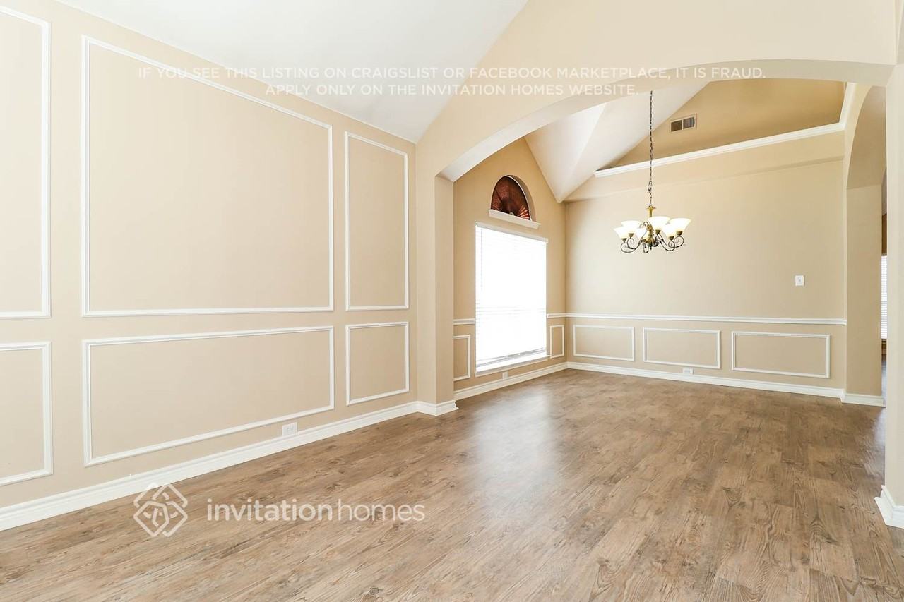 1406 Chateau Ln - Photo 5 of 18
