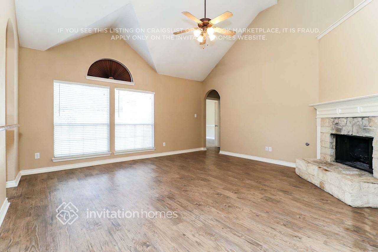 1406 Chateau Ln - Photo 6 of 18