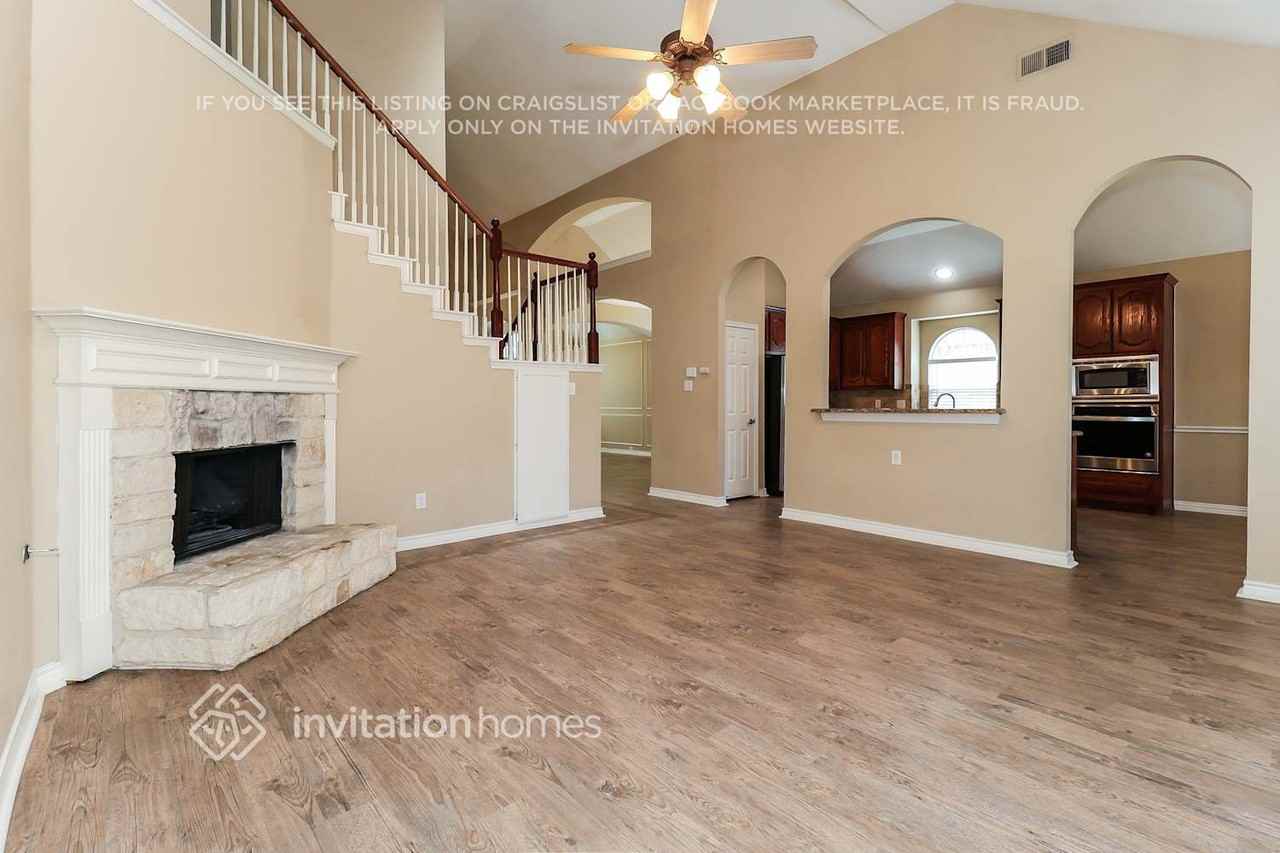 1406 Chateau Ln - Photo 7 of 18