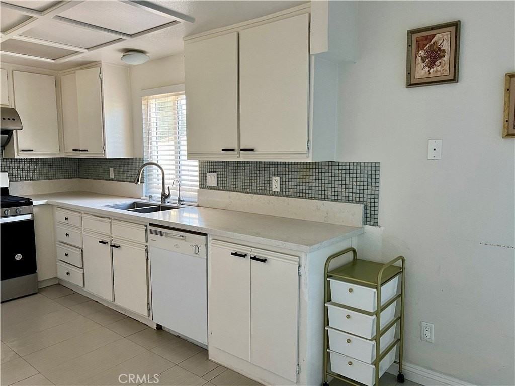 11697 Ramona Boulevard - Photo 6 of 22