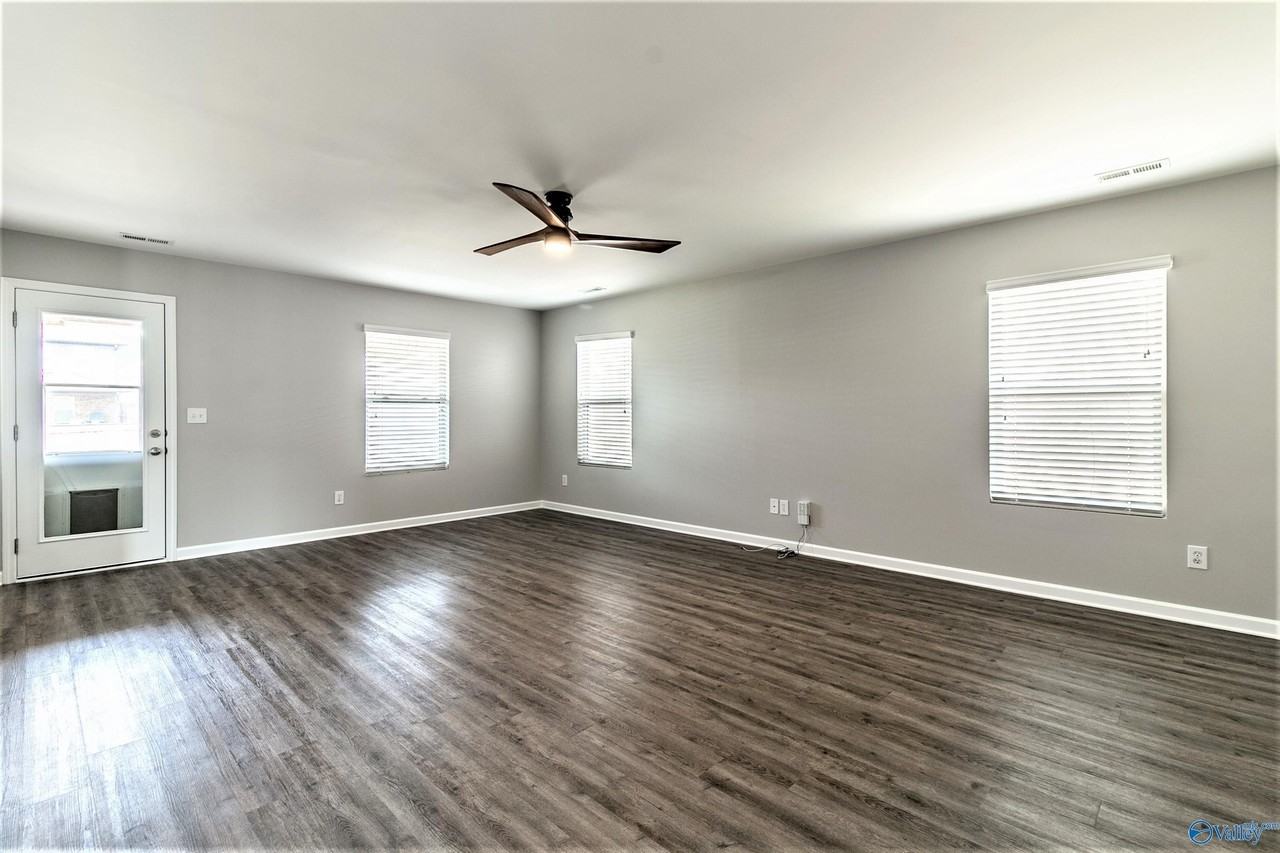 312 Fenrose Dr - Photo 4 of 18