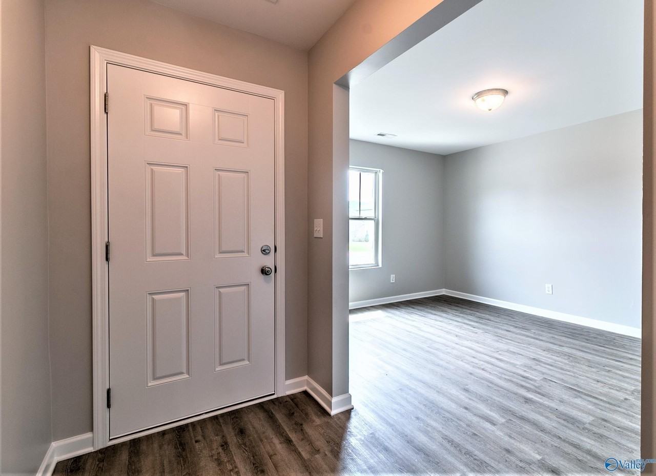 312 Fenrose Dr - Photo 5 of 18