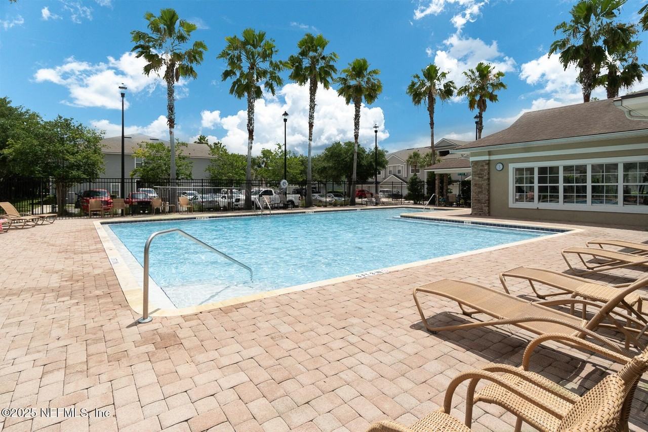 7055 Deer Lodge Cir Unit 105 #105 - Photo 4 of 36