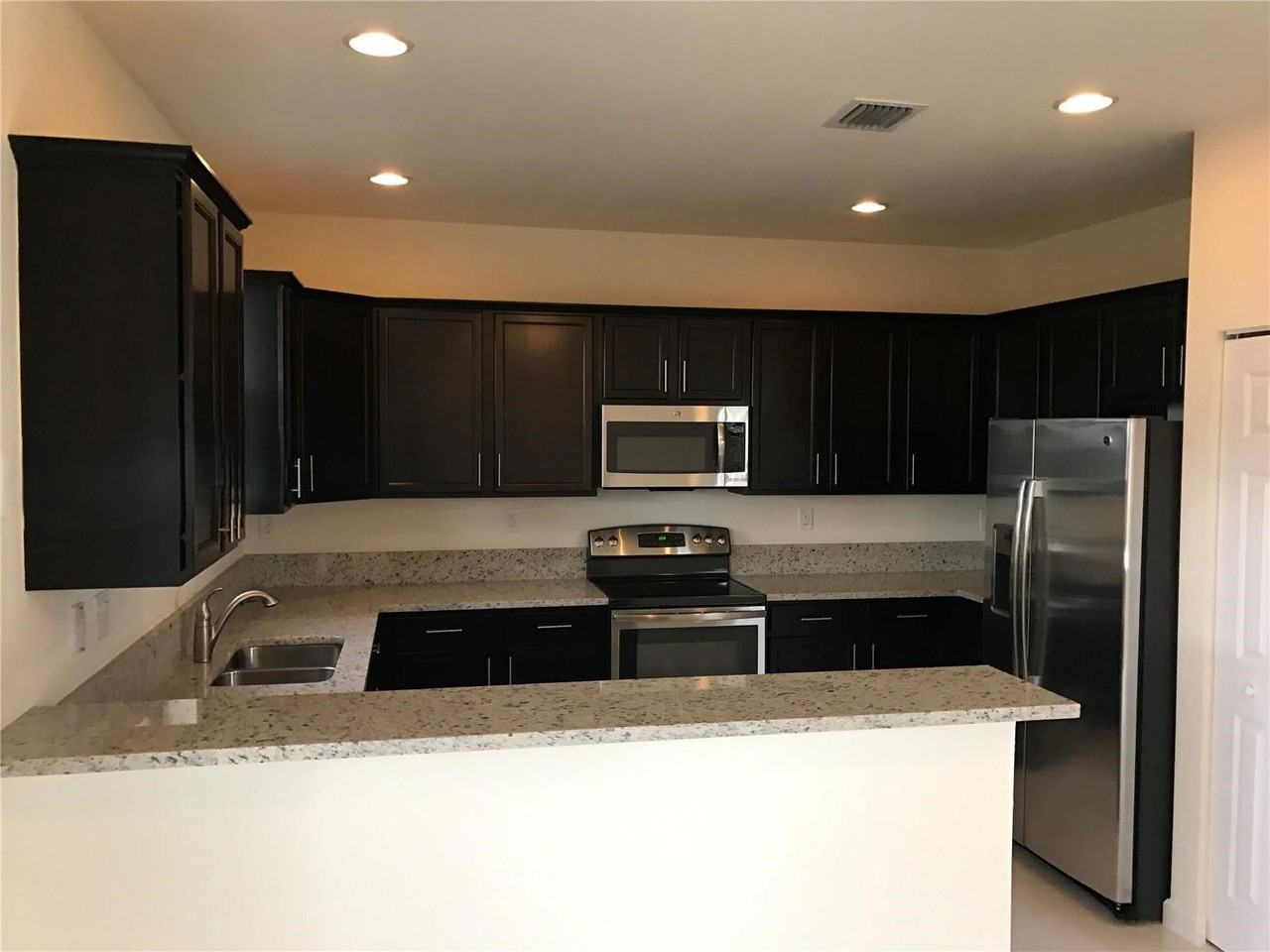 8806 Nw 103rd Ave - Photo 2 of 8