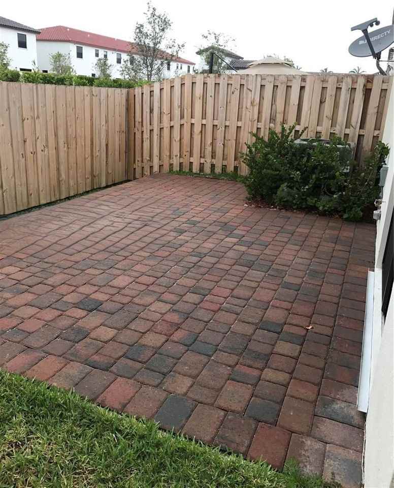 8806 Nw 103rd Ave - Photo 6 of 8
