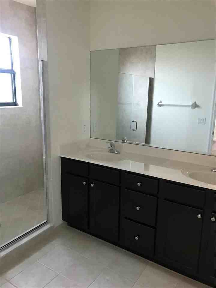 8806 Nw 103rd Ave - Photo 7 of 8
