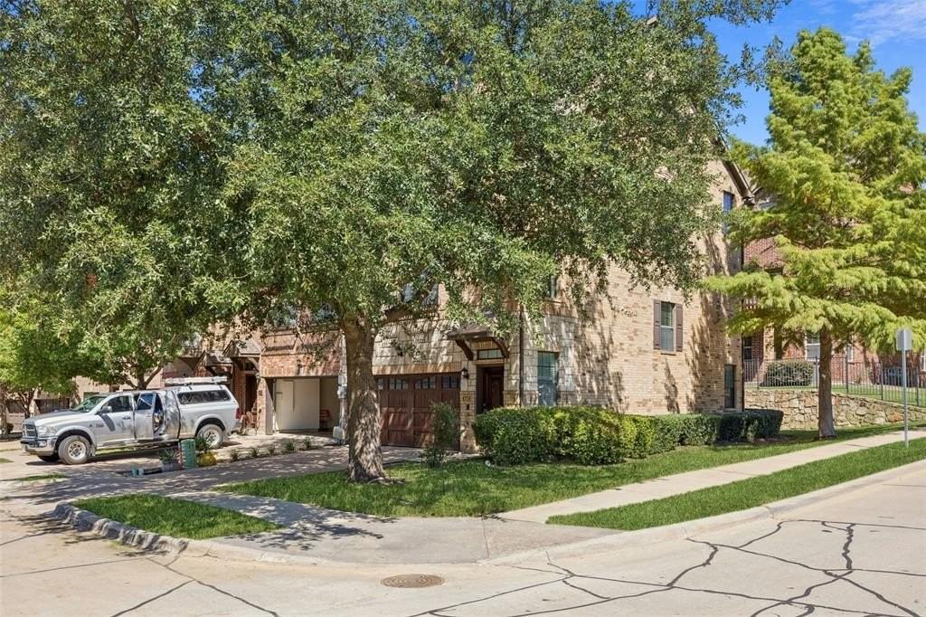 1503 Biltmore Ln - Photo 2 of 34