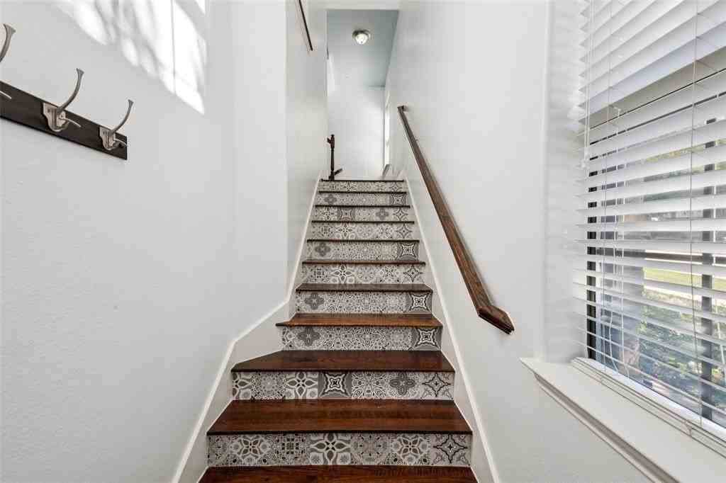 1503 Biltmore Ln - Photo 4 of 34