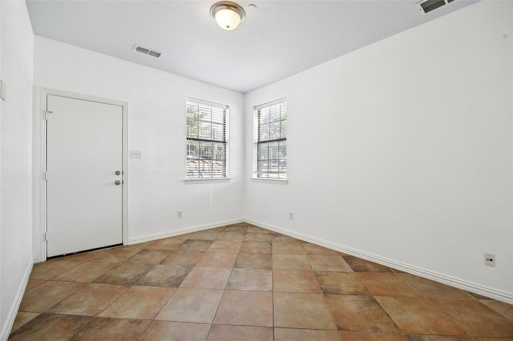 1503 Biltmore Ln - Photo 5 of 34