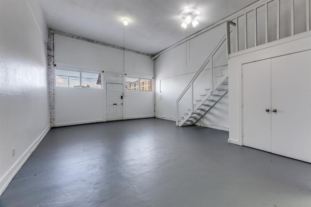 2007 S Ervay St #2011 - Photo 3 of 13