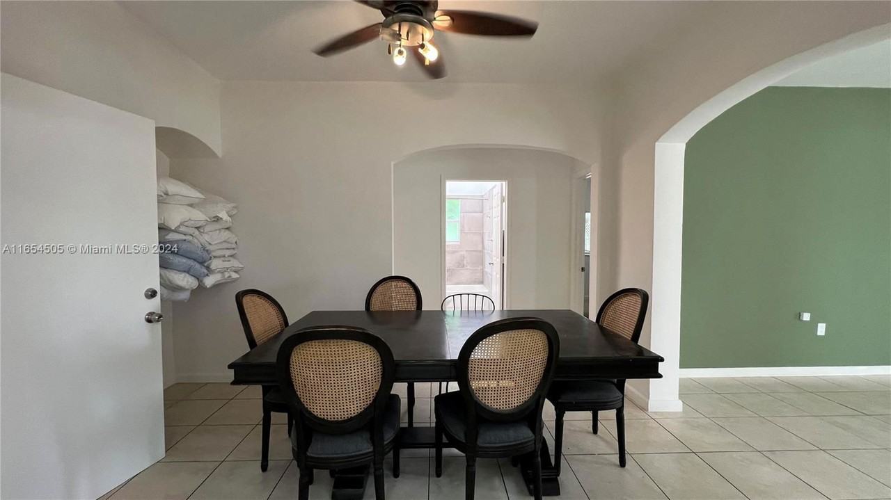 113 Nw 35th St - Photo 2 of 8