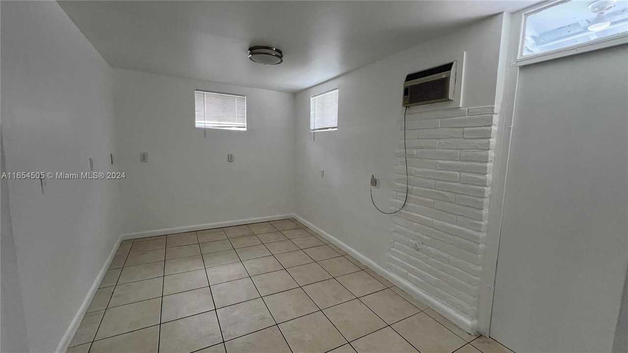 113 Nw 35th St - Photo 6 of 8