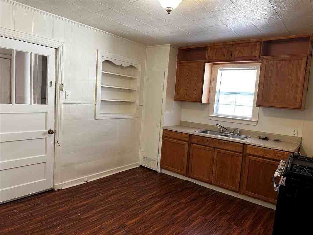 701 Cranford St - Photo 4 of 9