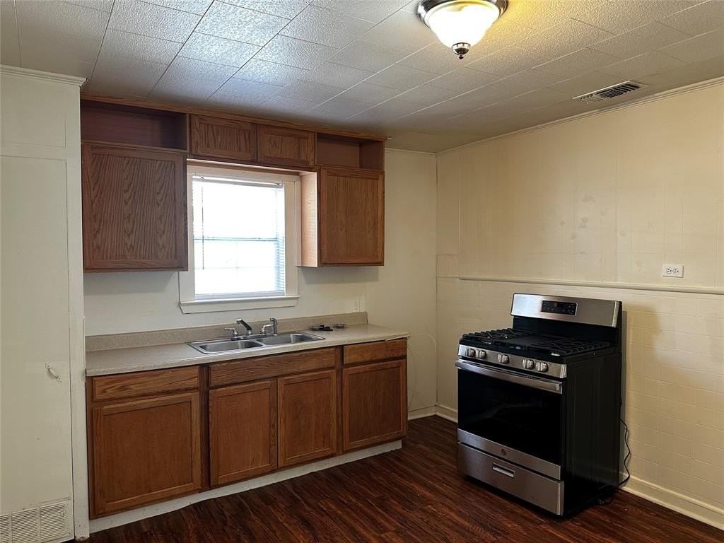 701 Cranford St - Photo 5 of 9