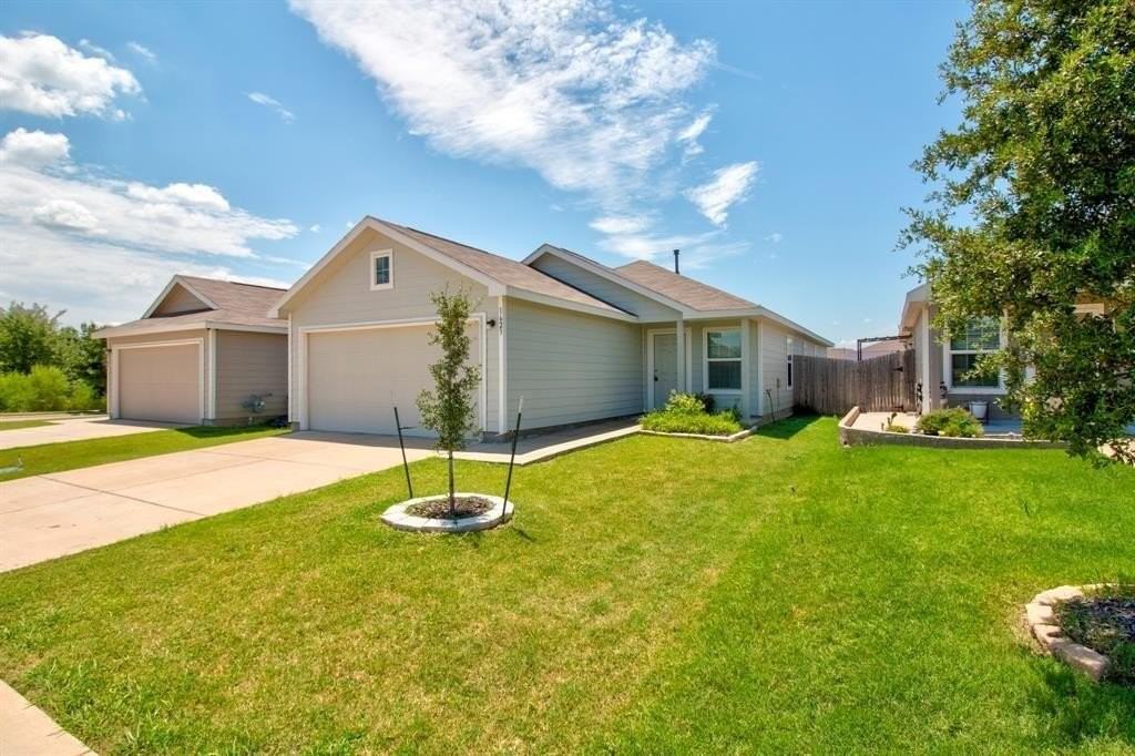 1623 Daunton Dr - Photo 3 of 30