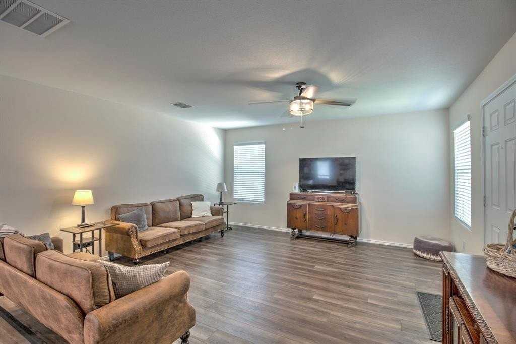 1623 Daunton Dr - Photo 6 of 30