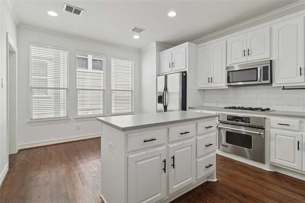 2619 Colby St #A - Photo 4 of 16