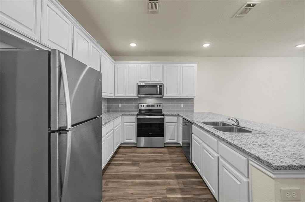 105 SE 4th St #1 - Photo 2 of 23